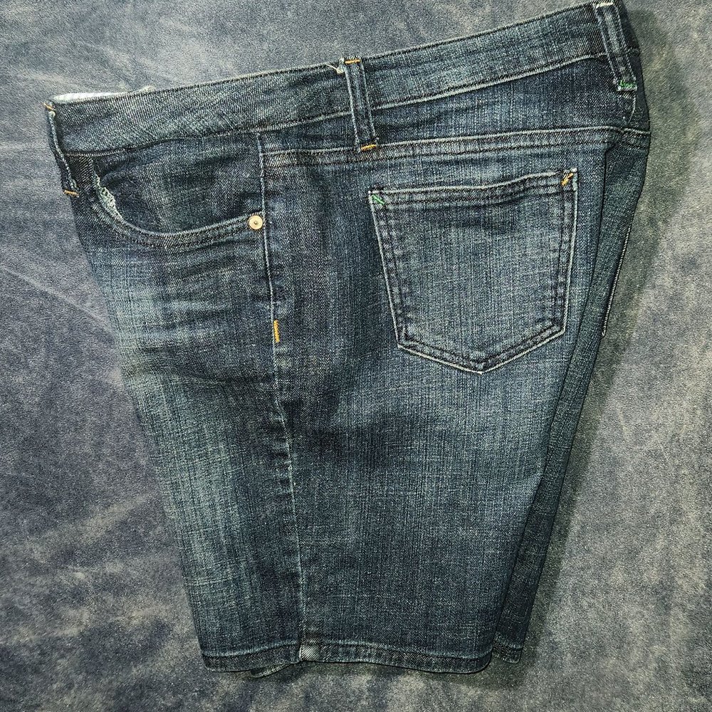 Tommy Hilfiger Ladies' Denim jean shorts in size 10/ 34" waist - Picture 9 of 10